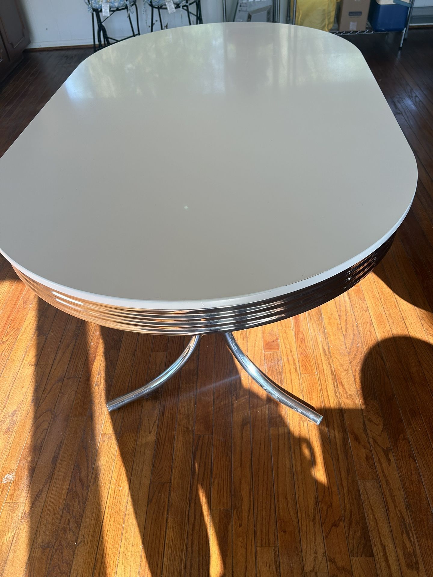 Nice White Formica Top Table With Chrome Legs