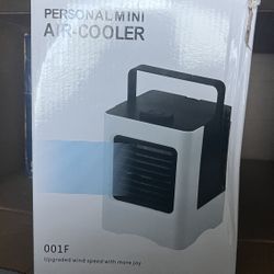 Personal mini evaporative air cooler