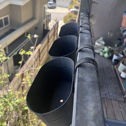 Overhanging Planters 