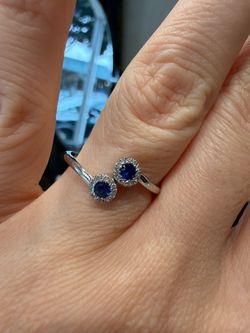 14K white gold natural sapphire and diamonds ring