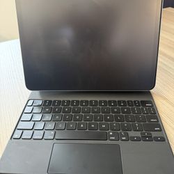 Ipad Air 11" (M3) w/ Magic Keyboard