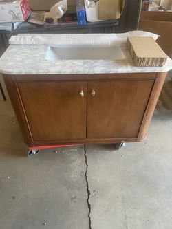 Collette 36 in. Single Sink Freestanding Bathroom Vanity in Cinnamon Oak with White Carrara Marble Top (Assembled)