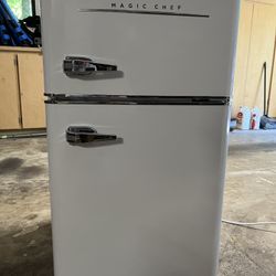 Magic Chef Mini Fridge