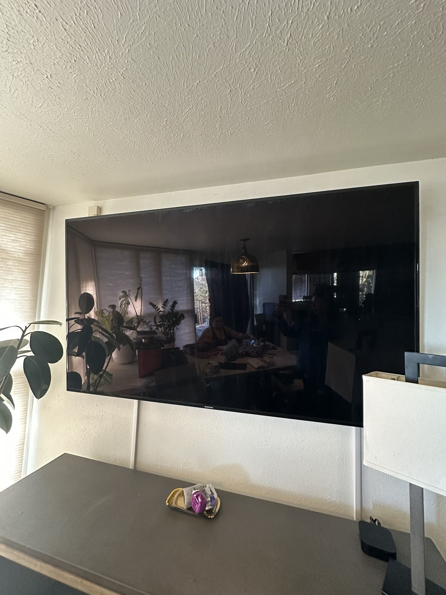 80in APPLE TV WITH REMOTES 