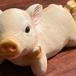 Toscano Vogue Lounging Pig Statue 
