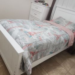 Cottage Colors Twin Bed (Rooms To Go)