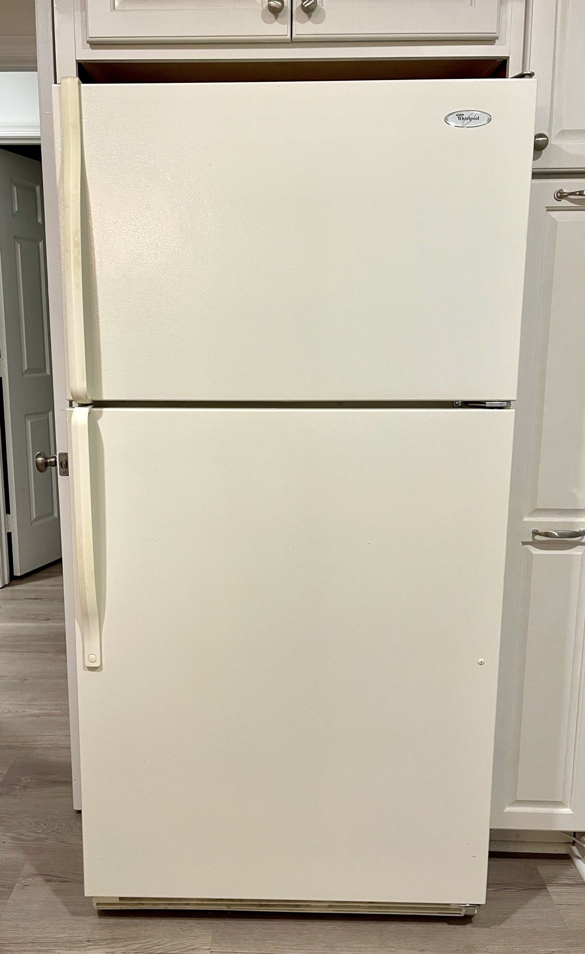 Refrigerator Whirlpool Large White 