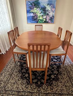 Dinning Table Round /Oval Extension with 6 Dinning Charis - Scandinavian Design Made - Danika