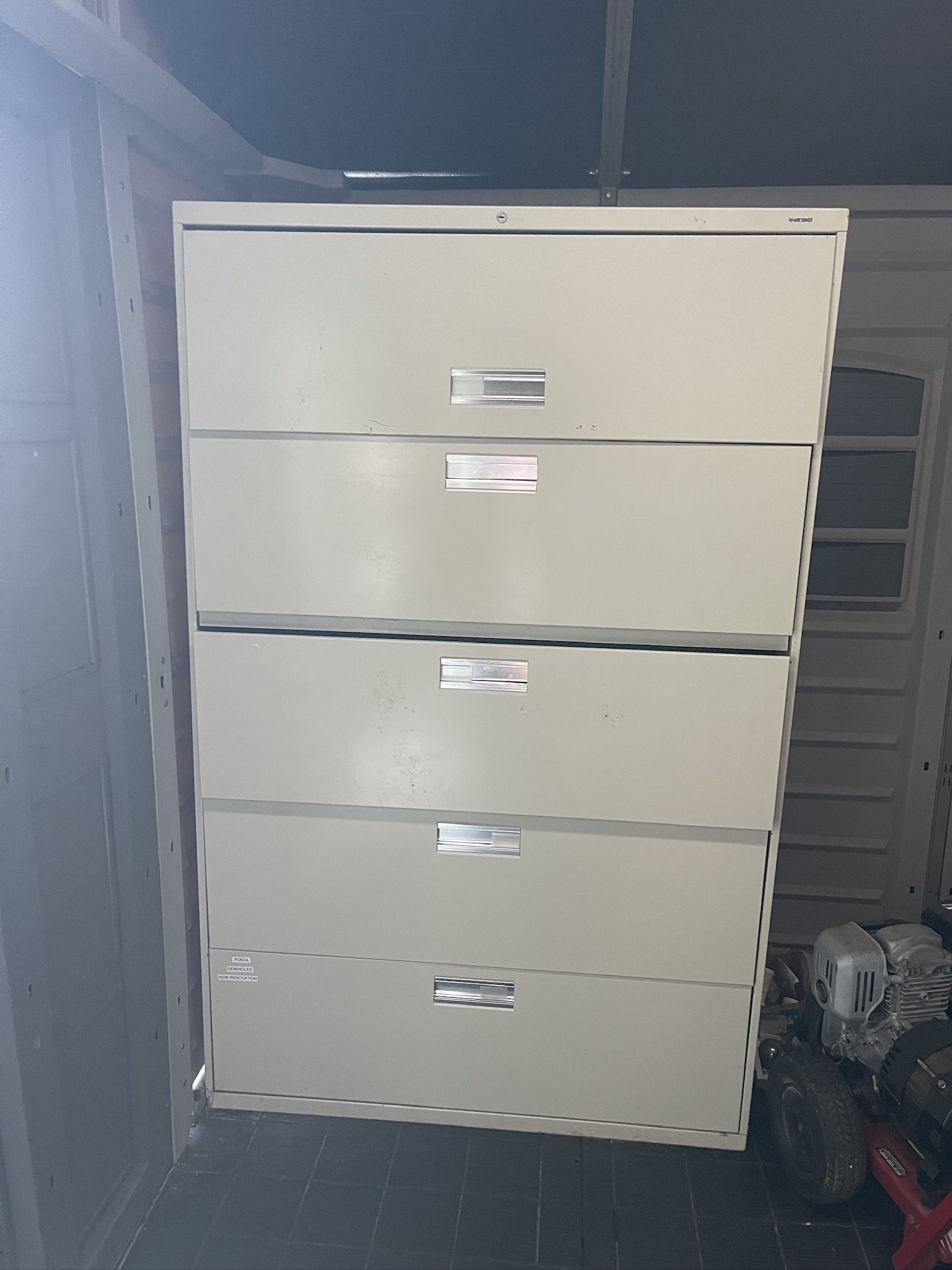 Hon 5 drawer lateral file cabinet with lock