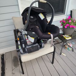 Chicco Bravo Car seat, and 2 KeyFit car seat bases