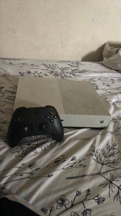 Xbox one w controller w gta 5 disc