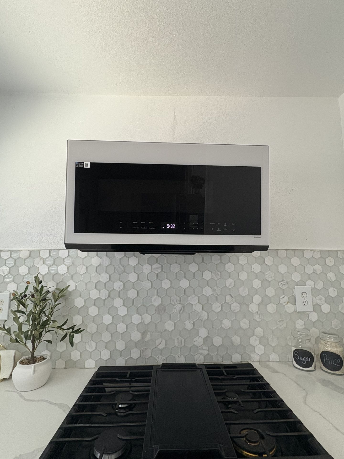 Samsung Bespoke Over The Range Microwave In White Glass