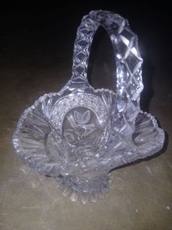 Lead crystal cardinal basket