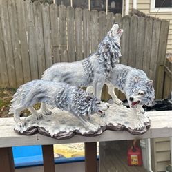 Three Wolf Statue 