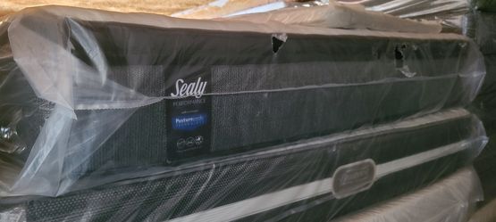 Queen Sealy Mattress 