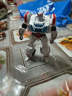 Transformers studio series ratchet 82