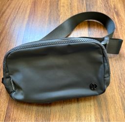 Lululemon Everywhere Belt Bag 1L Green Sage LUSAX2S