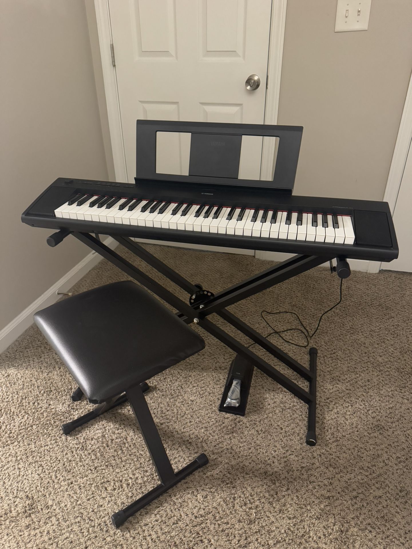 Keyboard Yamaha Piaggero NP-12B Piano Set - FREE DELIVERY
