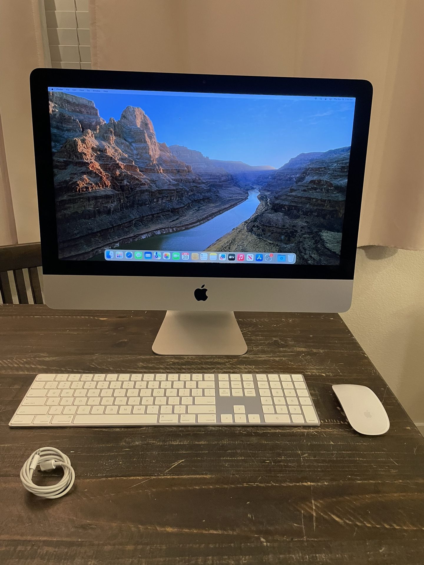 2019 Apple iMac 21.5-inch 4K Retina display. 3ghz 6 Core i5 Processor 16gb Ram 256gb Ssd. Sequoia macOS . Wireless Keyboard And Mouse. Works Great . 