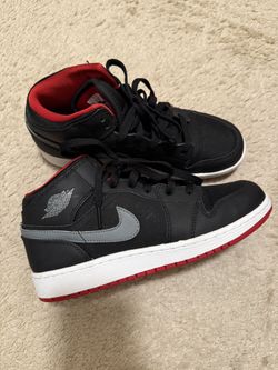 Jordan 1 Mid - Youth Size 6