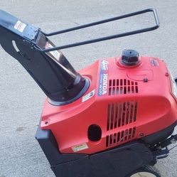  Honda HS520 4 Stroke 20 Inch Power House  Snow Blower 