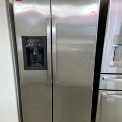 GE STAINLESS STEEL REFRIGERATOR 