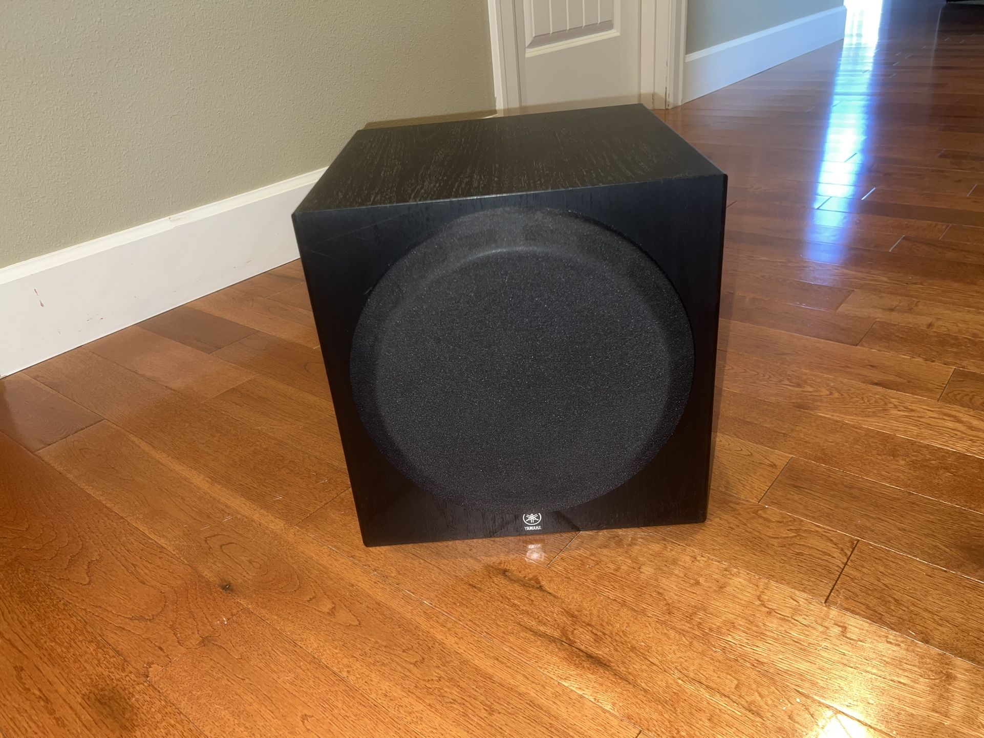 Yamaha 8” powered subwoofer YST-SW012
