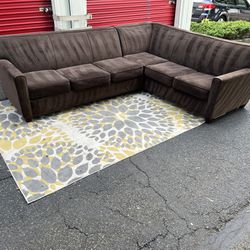 Sectional Couch!! Delivery Available 🚚!! Dimensions: 109” x 85” Length x 33”Height x 36” Depth ( Two sections : 85” L and 73” L) 
