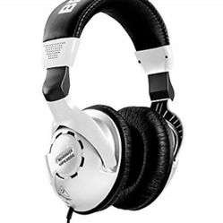 Behringer HPS3000 Studio Headphones 15.00