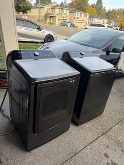 Samsung Washer & Dryer Set — SmartThings • Steam Drying • Black Finish
