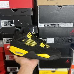 Jordan Thunder 4s size 10 Close To VNDS 