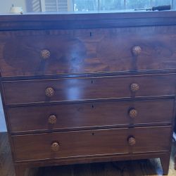 Antique-style Wooden Chest of Drawers