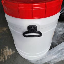 Bucket Water With Lid (Compared $80)