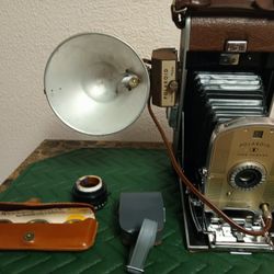 VINTAGE/ANTIQUE POLAROID LAND #95 CAMERA