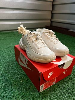 Nike uplift SC white trainers