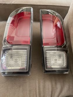 Toyota Tacoma back headlight