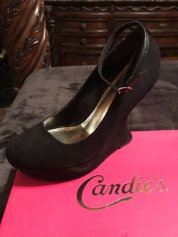Candie’s women’s wedge