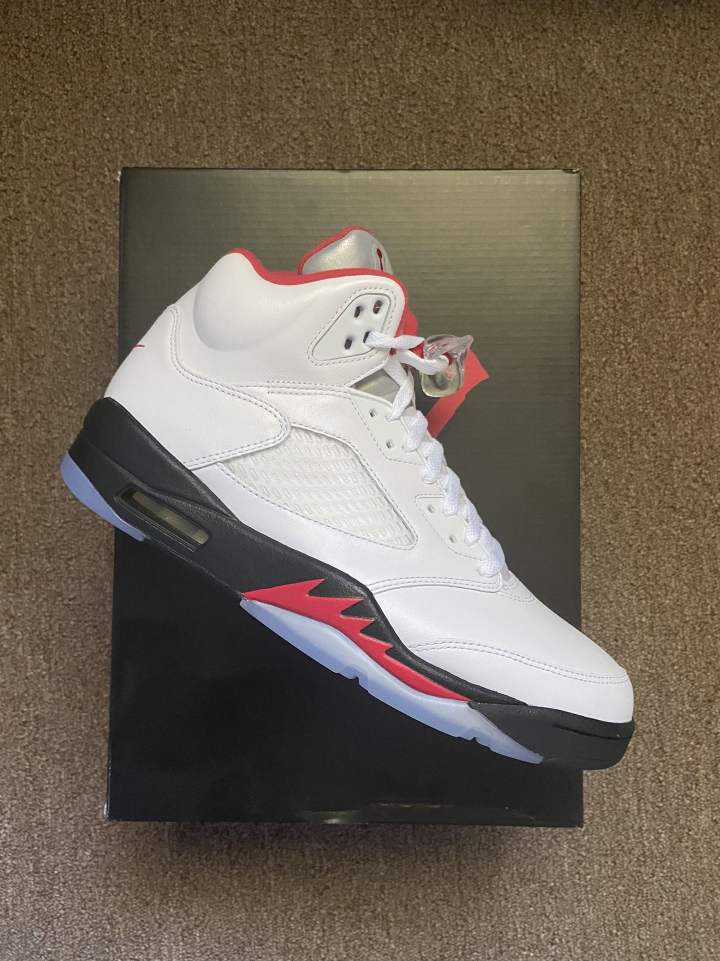 Brand new Jordan 5s “ fire red “ 2020 Size 9.5