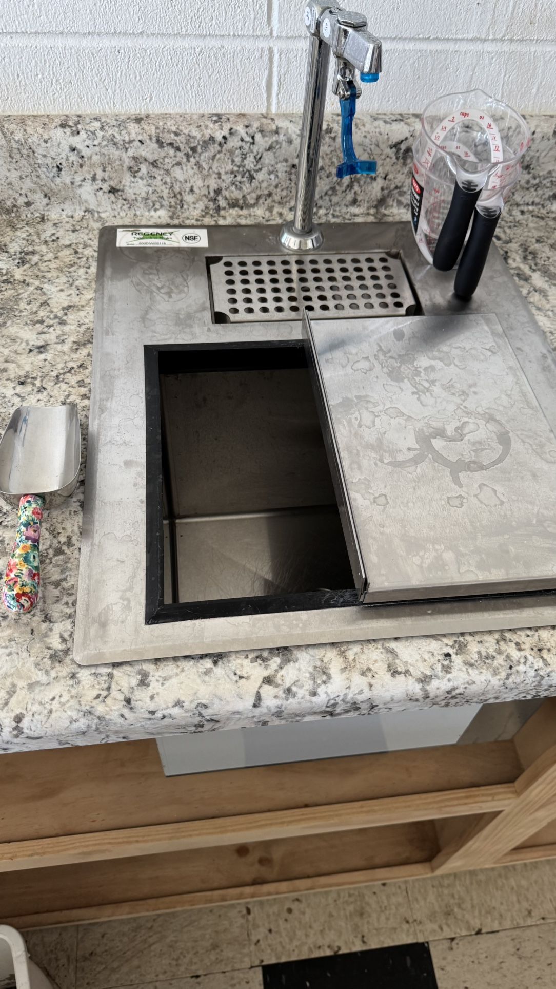 Ice Bin With Water