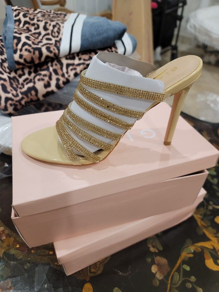 High Heel Shoes NIB Rinestones Gold