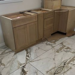 Kichen Cabinet.  NEW