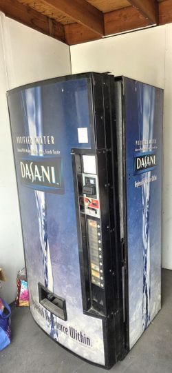 Soda/Drink Vending Machine -
Holds 9 Different Drinks
Accepts Bill and Coin -Working
