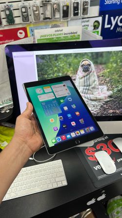 Apple iPad 8th 32GB WiFi And Cellular (unlock) 