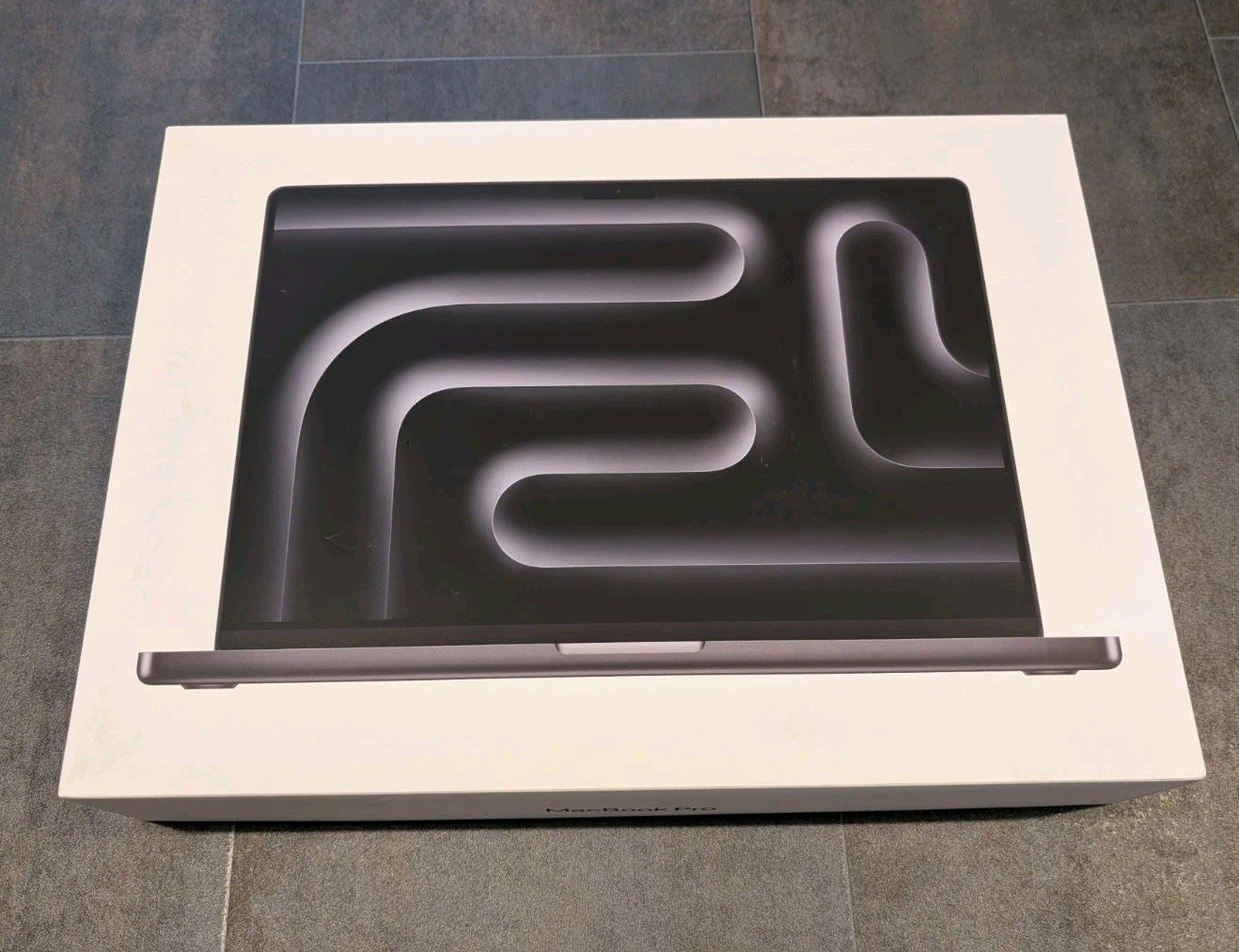 MacBook Pro 16" (2024) - M4 Pro, 1TB SSD, Space Black