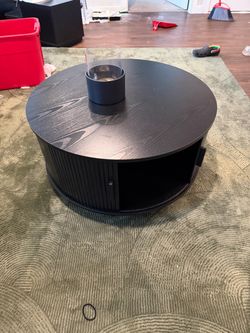 Round coffee table