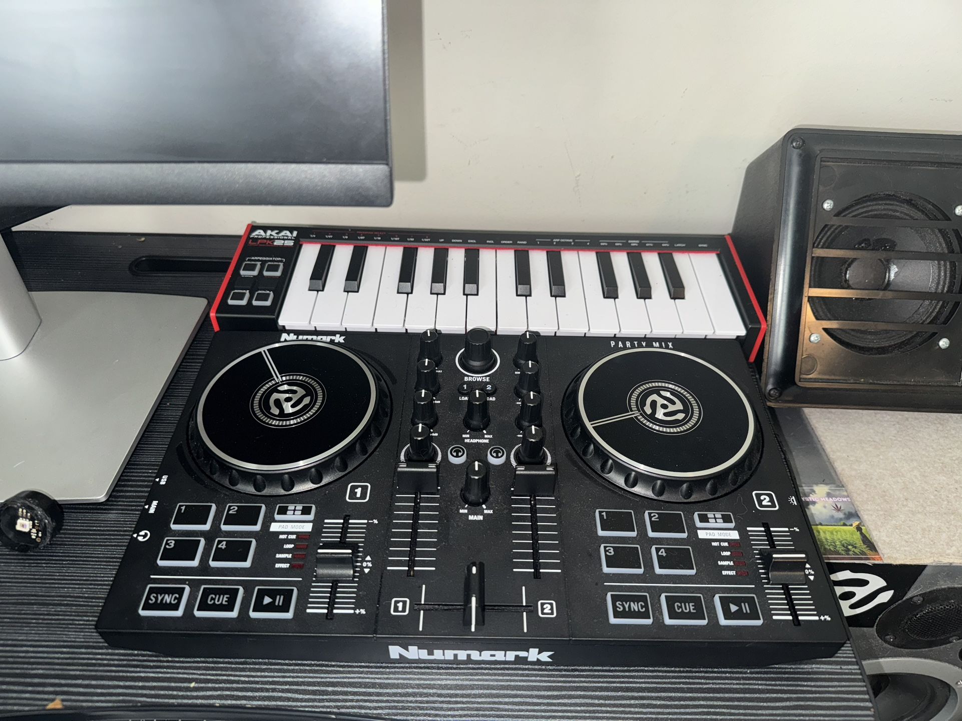 Numark Party Mix Turntable