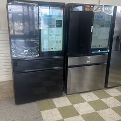 Samsung Bespoke 29 cu. ft. Standard Depth 4-Door French Door Refrigerator in Charcoal Glass/Stainless Steel with AI Family Hub+