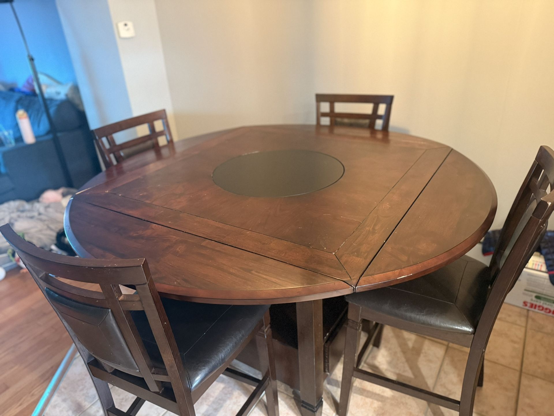 Raymour & Flanigan Dinner Table