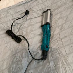 Brand New Wavy Hair Iron
