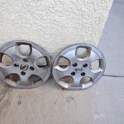 2 used hubcaps for a Nissan Sentra